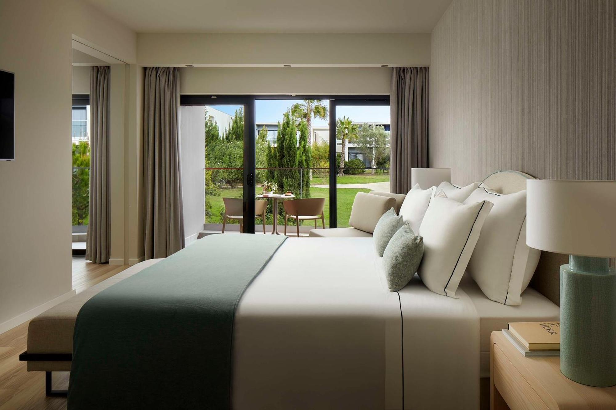 Tivoli Alvor Algarve Hotel Ngoại thất bức ảnh A bedroom at the hotel